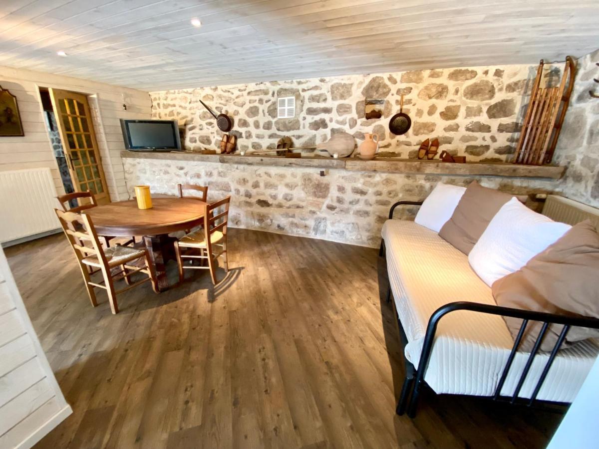Gîte de Groupe: Spacious 160m² Retreat with Reception Hall and Garden Mazan-l'Abbaye Exterior photo