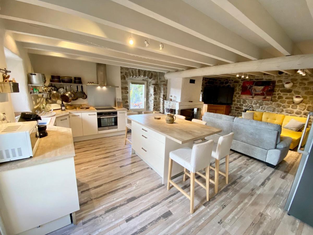 Gîte de Groupe: Spacious 160m² Retreat with Reception Hall and Garden Mazan-l'Abbaye Exterior photo