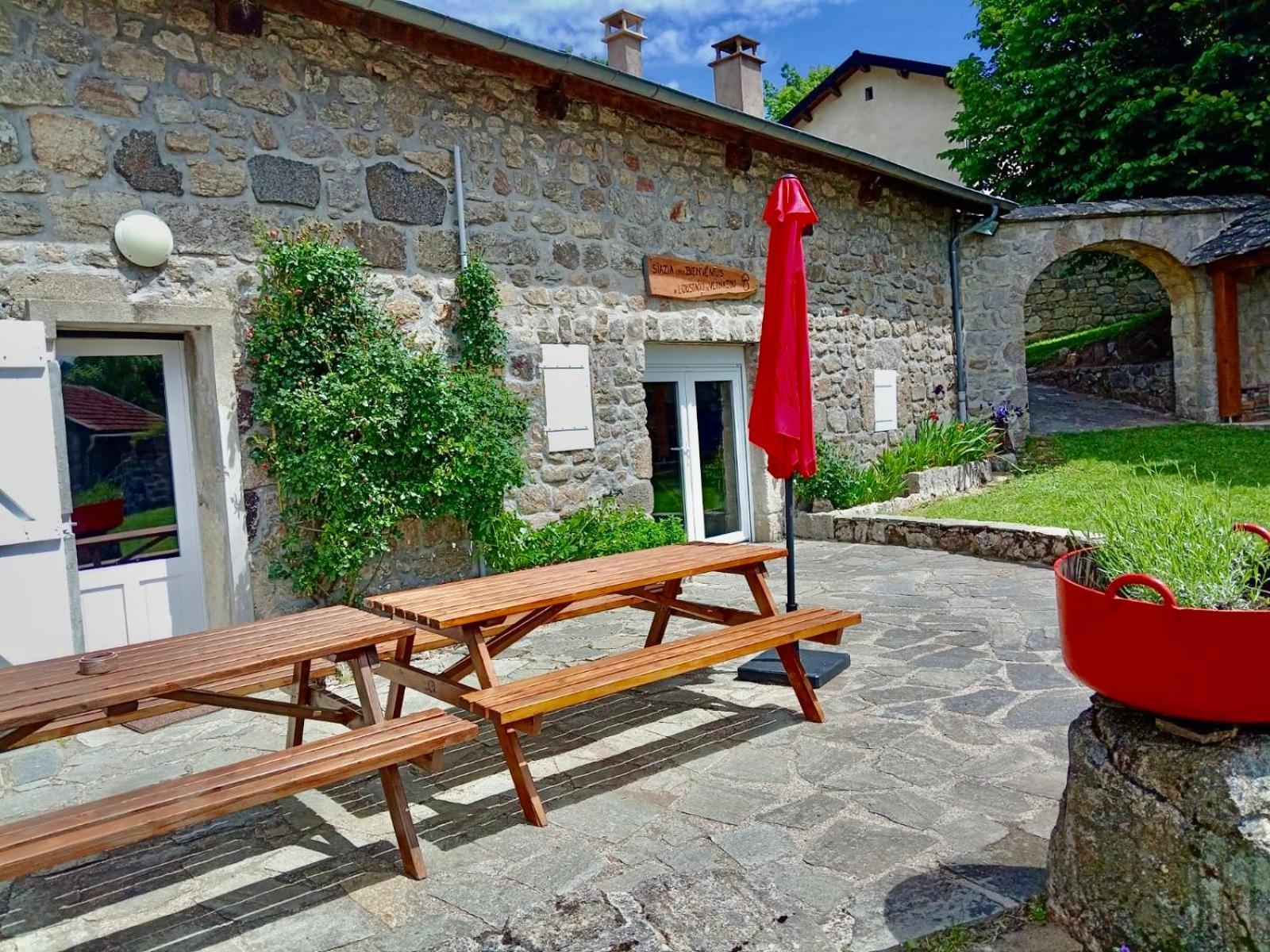 Gîte de Groupe: Spacious 160m² Retreat with Reception Hall and Garden Mazan-l'Abbaye Exterior photo